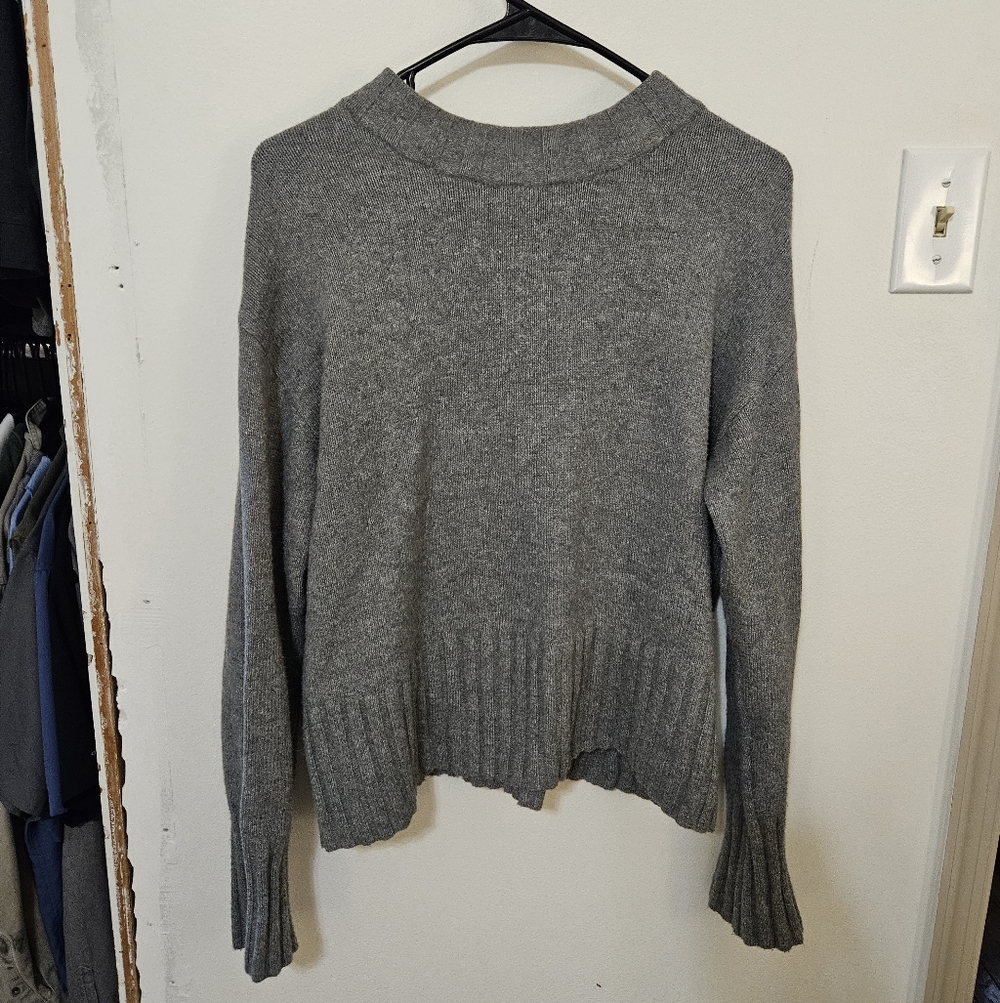 GAP Gray Knit Sweater Size S
